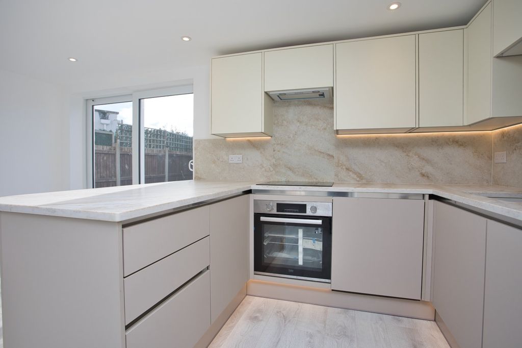 Property photo 3 of 8 Picture 3