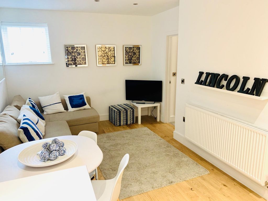 Property photo 3 of 7 Living Room