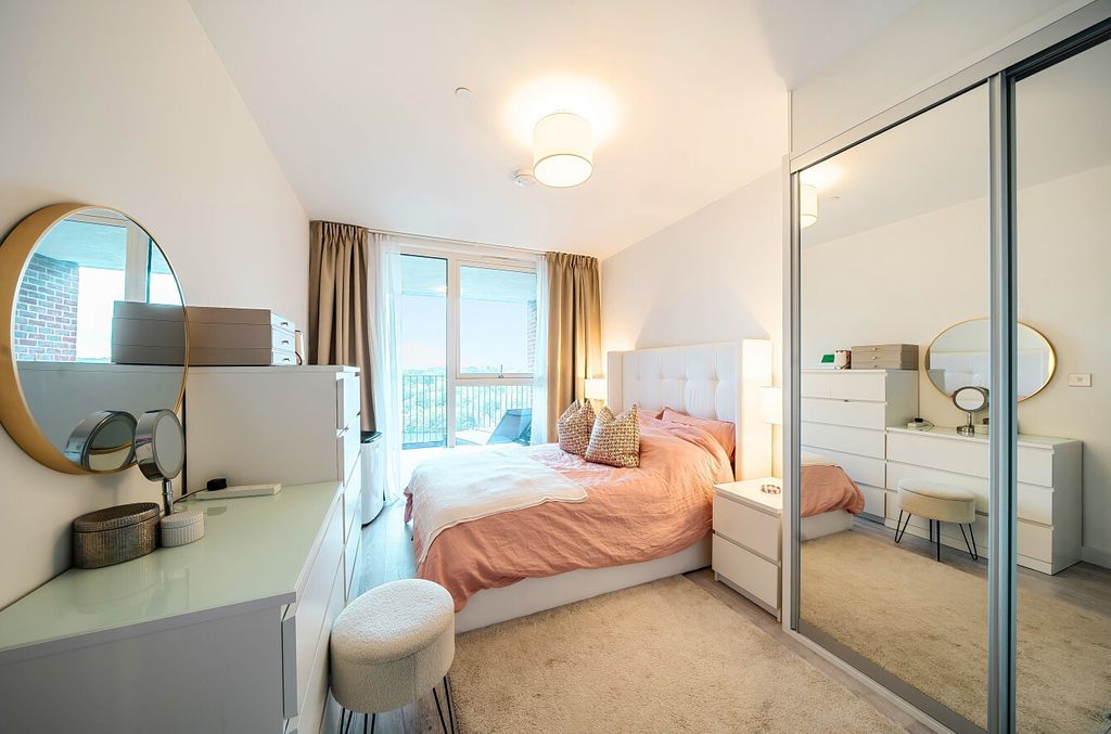 Property photo 3 of 19 1359311-10-68d6Ab...