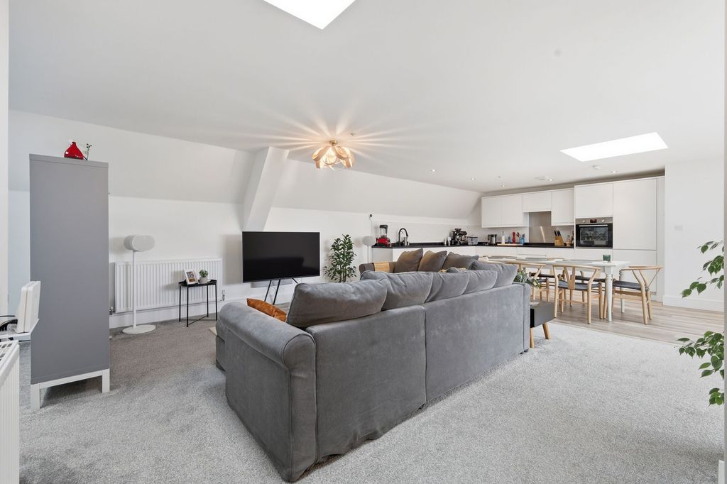 Property photo 2 of 23