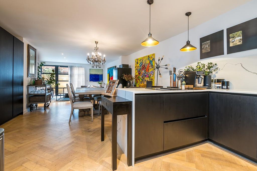 Property photo 3 of 21 Bellenden Road-39.Jpg