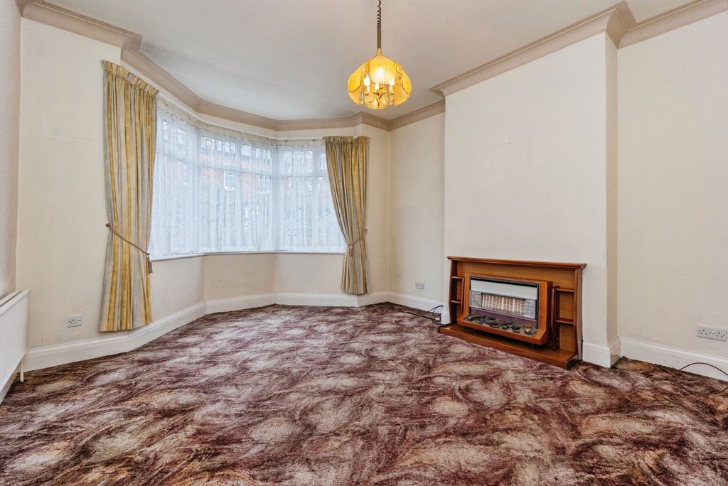 Property photo 3 of 17 Photo