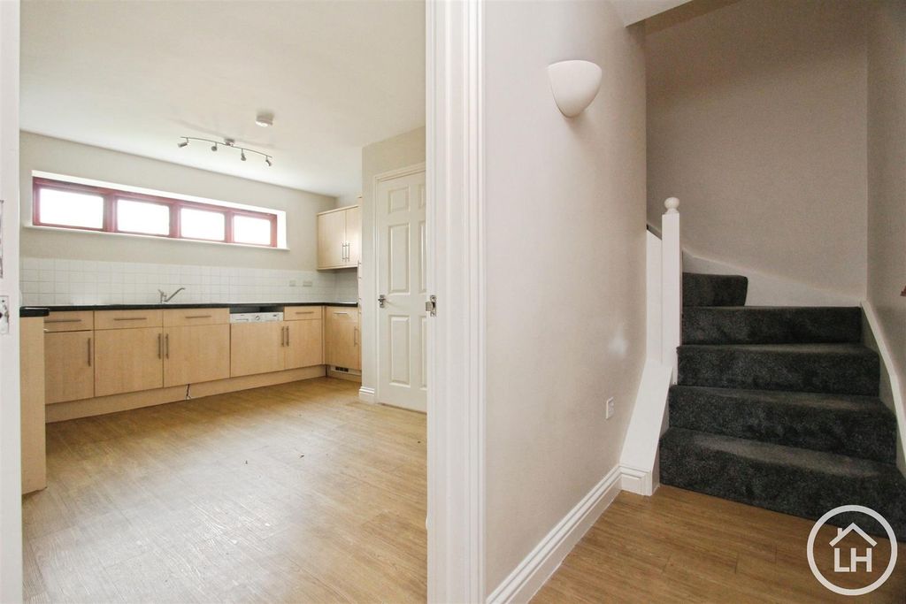 Property photo 2 of 10 Hallway &amp; Kitchen