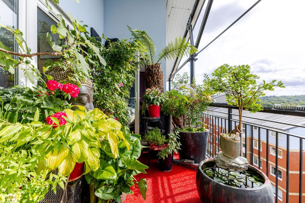 Property photo 2 of 19 Balcony 1