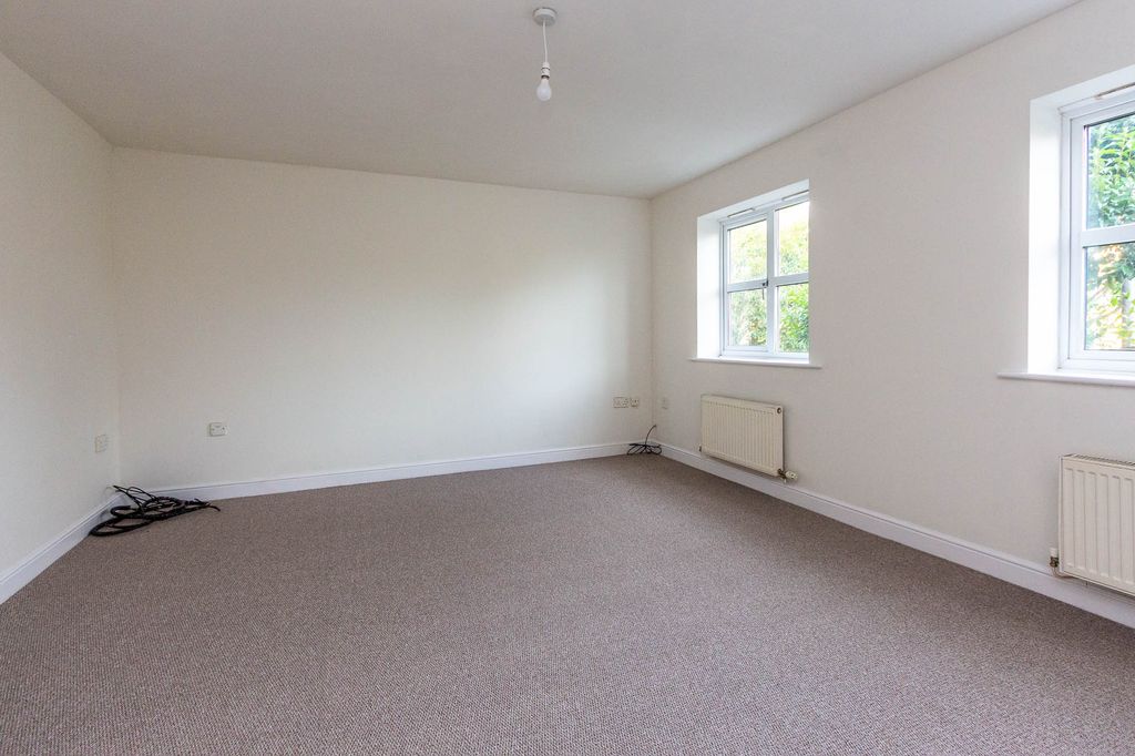 Property photo 3 of 12 Lounge