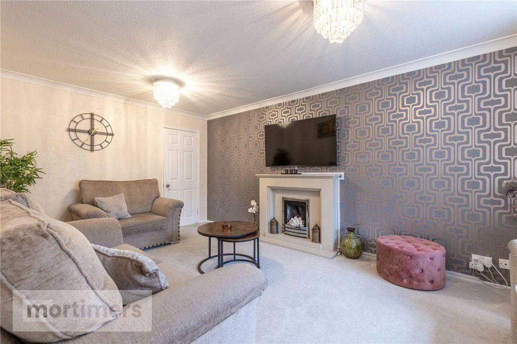 Property photo 2 of 22 Living Room