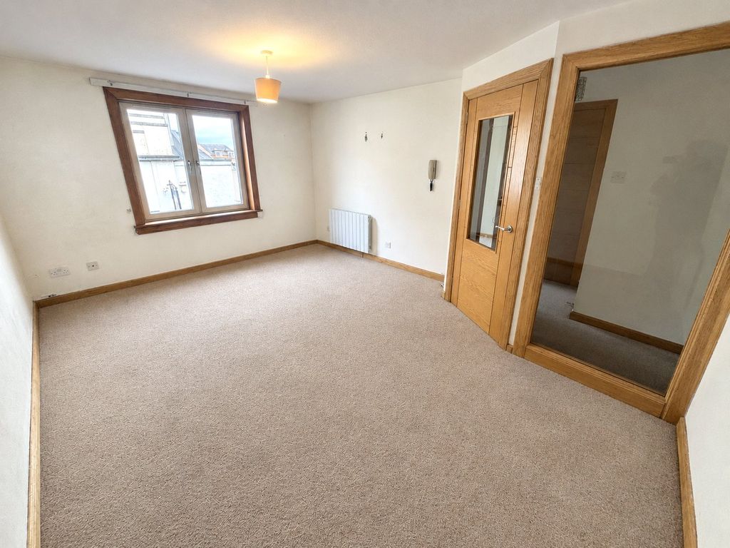Property photo 2 of 12 Picture No. 17