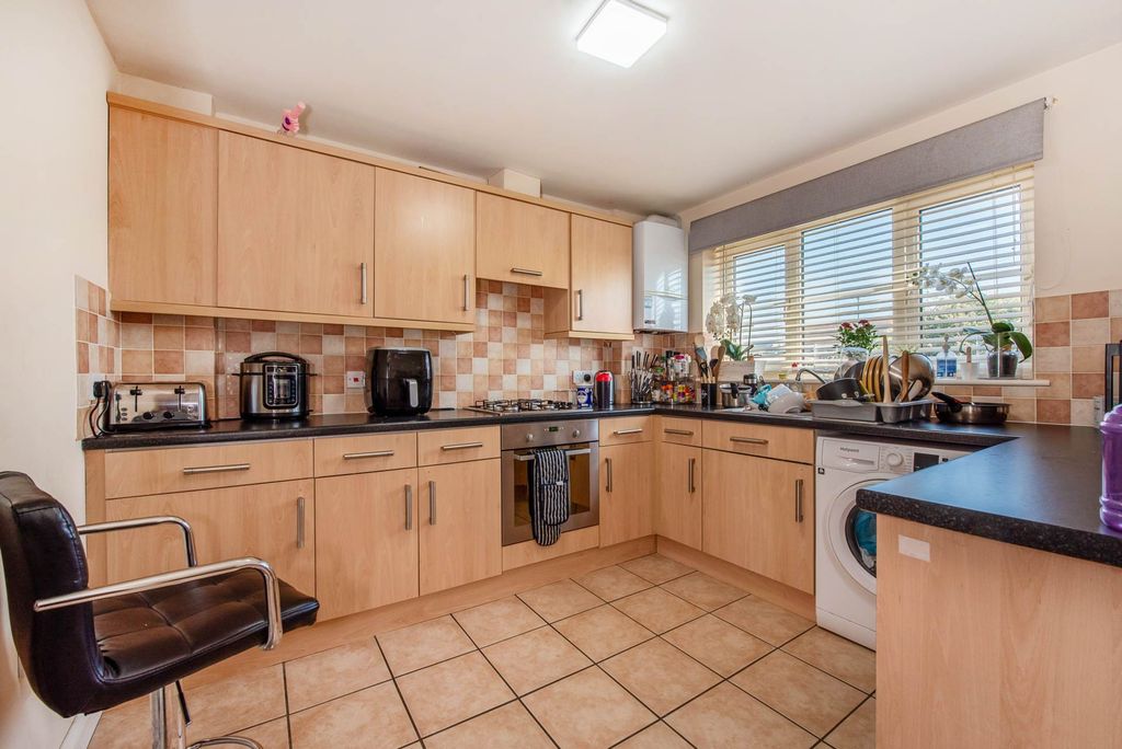 Property photo 3 of 16