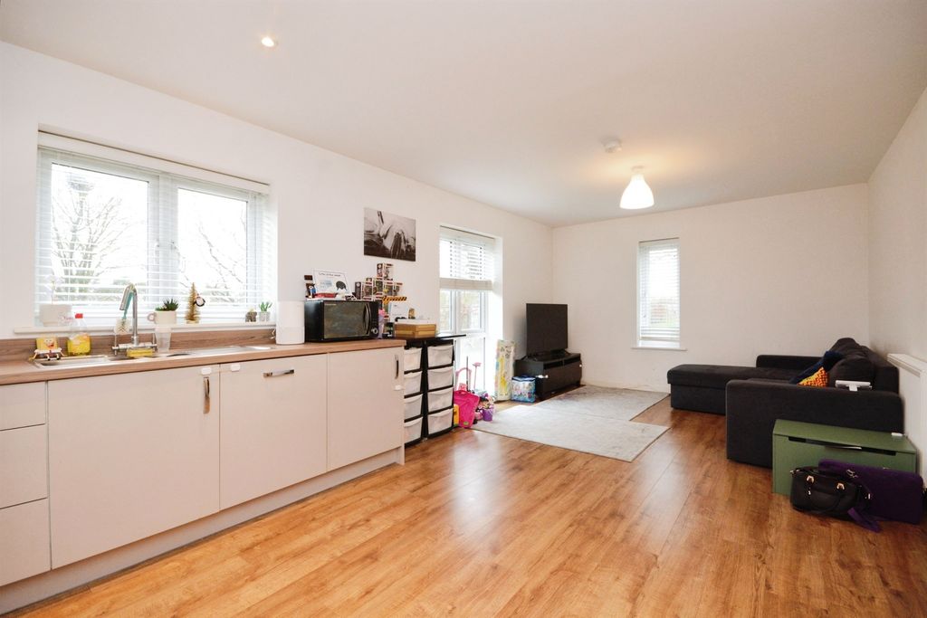 Property photo 3 of 12