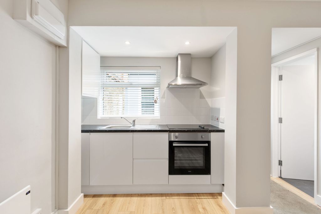 Property photo 1 of 10 Kitchen