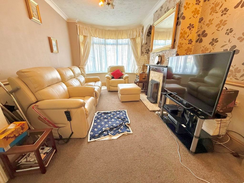 Property photo 2 of 21 Lounge