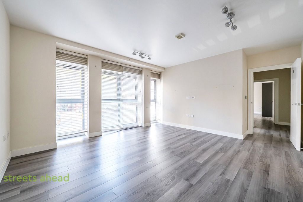 Property photo 3 of 22 Picture No. 04