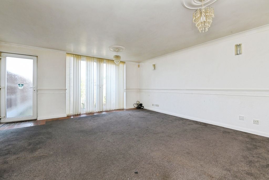 Property photo 2 of 17 Pbox-Img.Jpg