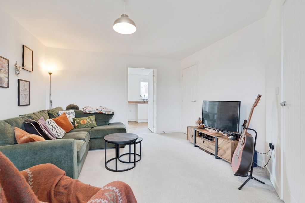 Property photo 2 of 17 Lounge