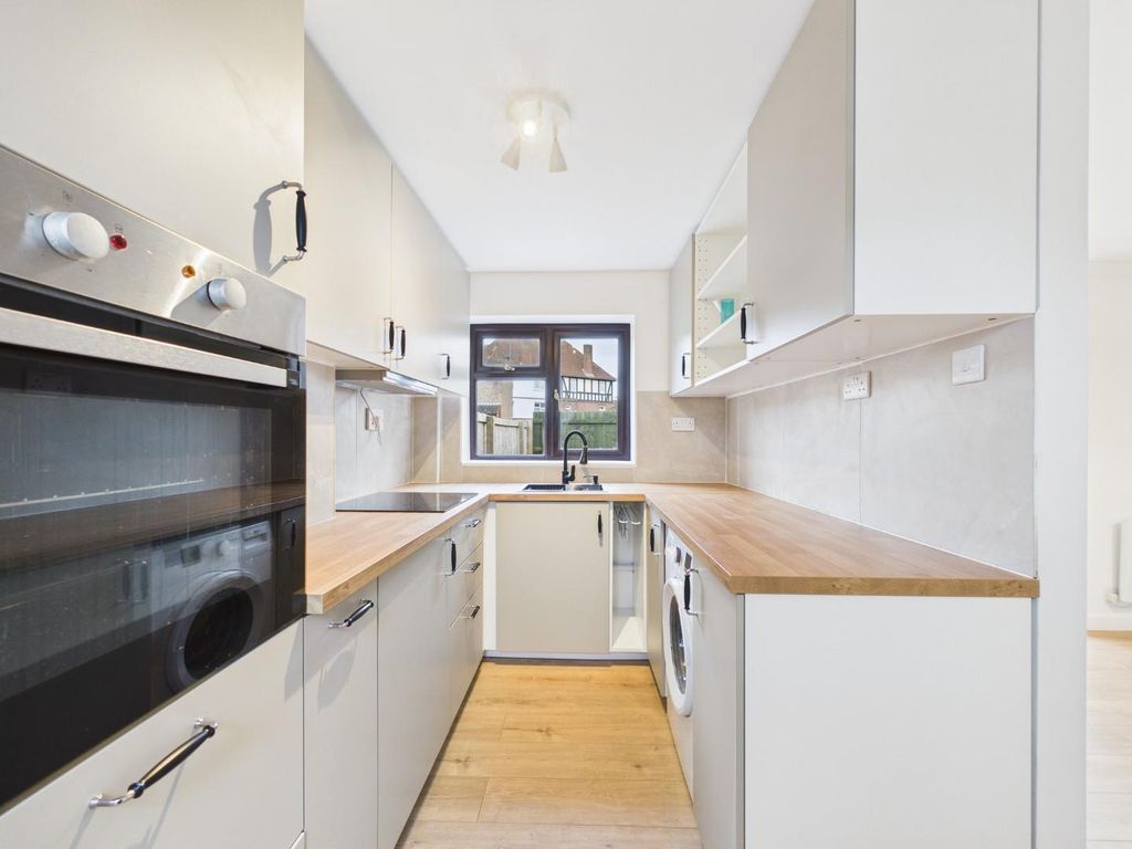 Property photo 2 of 21 Cam01530G0-Pr0391-Still009.Jpg