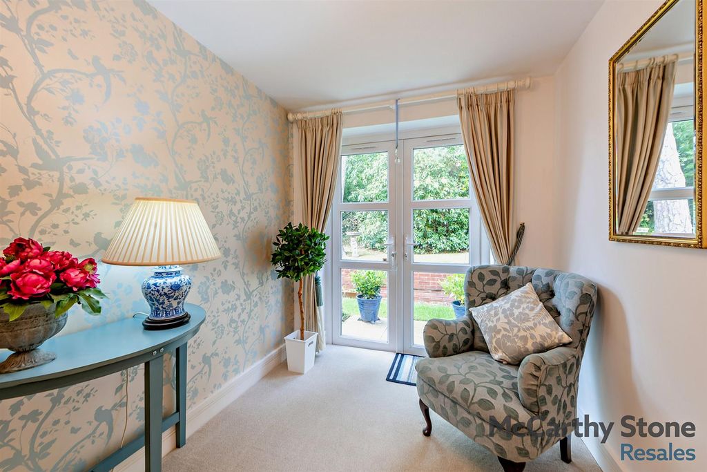 Property photo 2 of 22 8663668-Interior19-800.Jpg