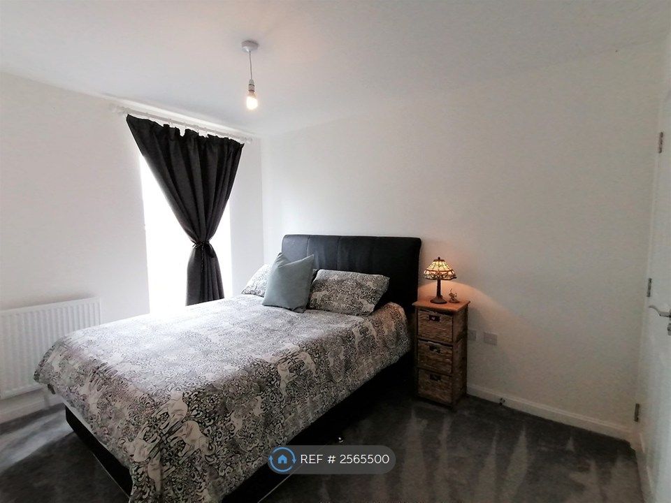 Property photo 3 of 17 Main_Room_En_Suite_(1 Of 4)