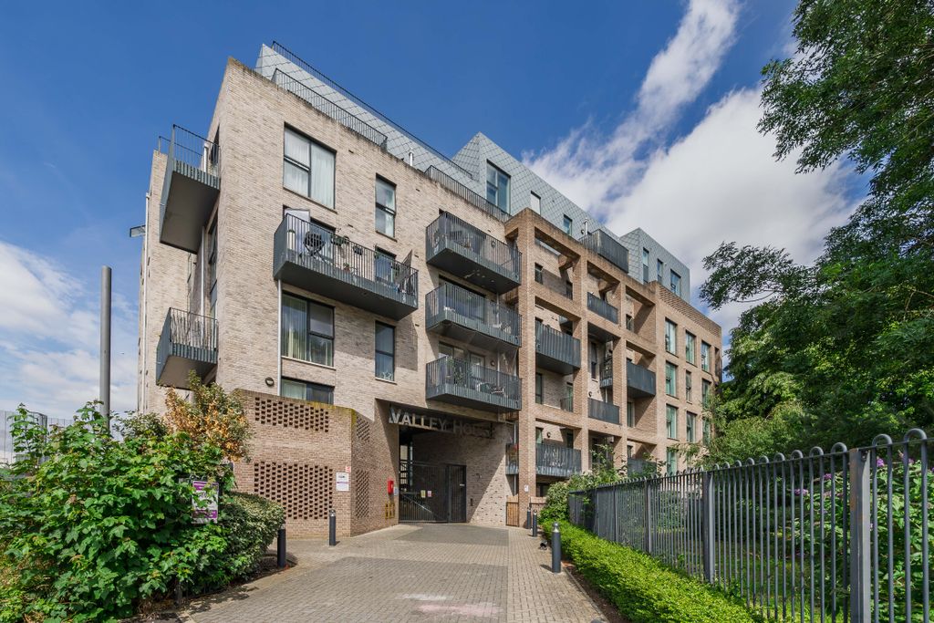 Property photo 1 of 12