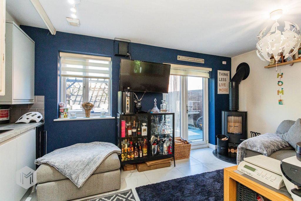 Property photo 2 of 25 Picture No. 21