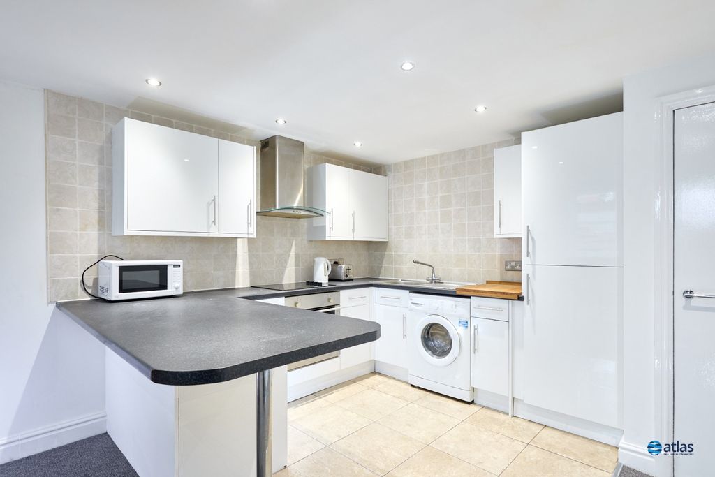 Property photo 3 of 13 Living / Kitchen Area