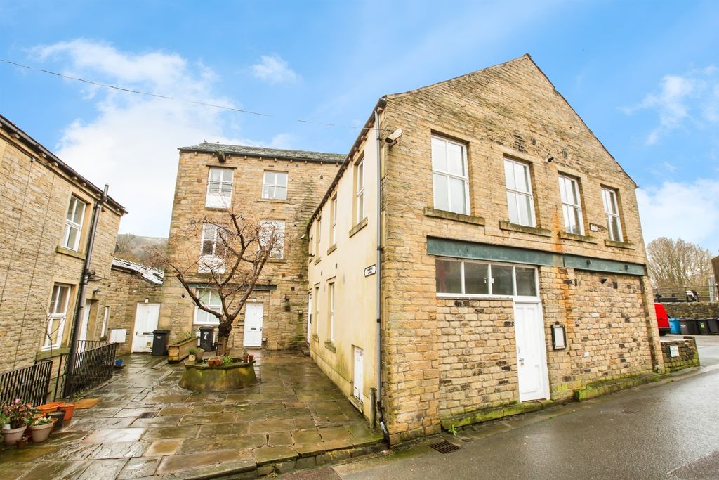 Property photo 2 of 19