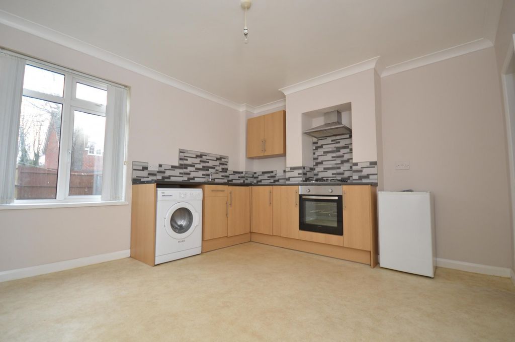 Property photo 2 of 9 Kitchen