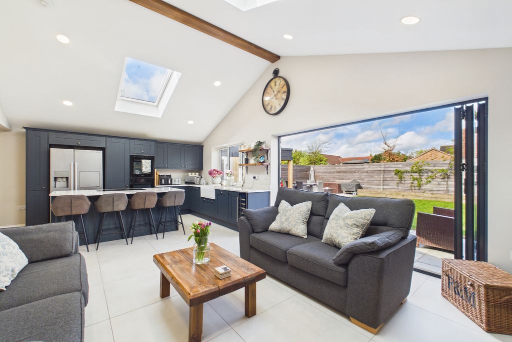 Property photo 1 of 24 Cam02279G0-Pr0076-Still011