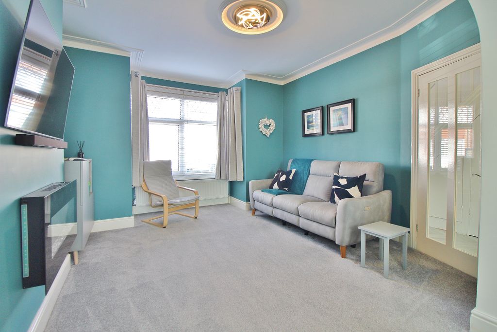 Property photo 2 of 20