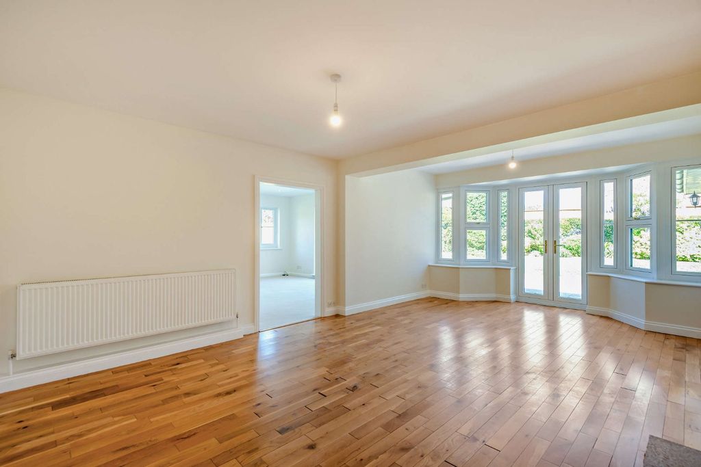 Property photo 3 of 16 Picture No. 18