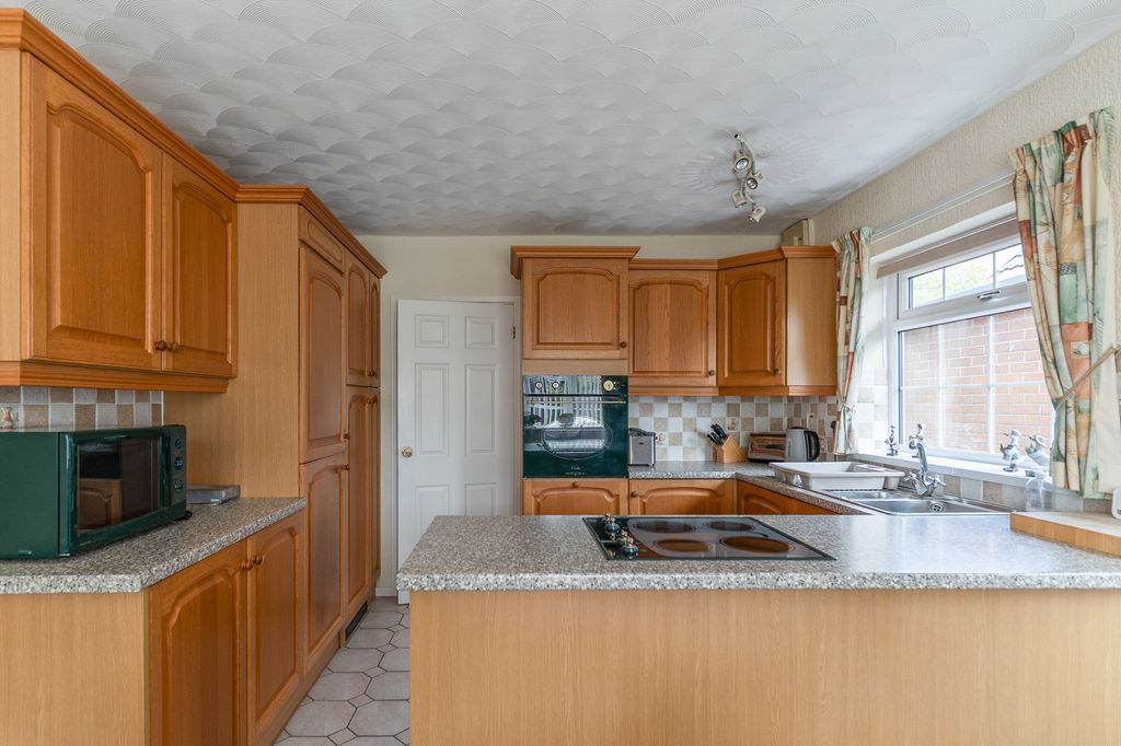 Property photo 2 of 30