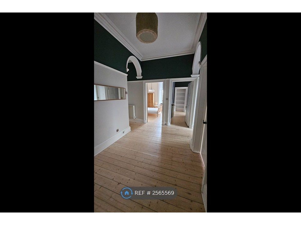 Property photo 2 of 10 Hallway