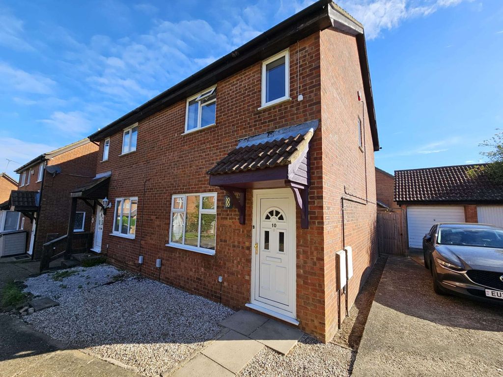 Property photo 1 of 16 3 Bedroom Semi Detached For Rent On Fieldfare Green
