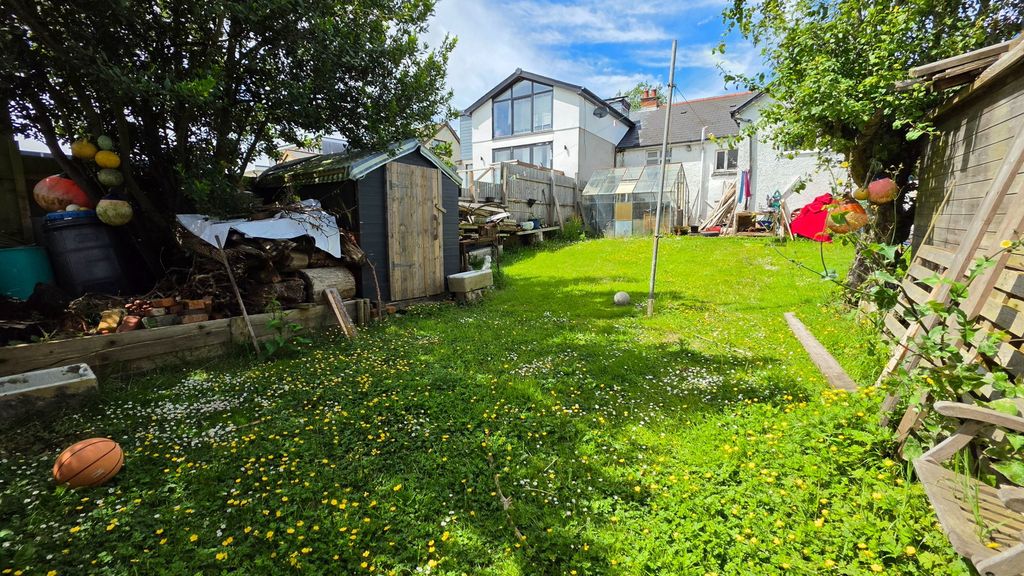Property photo 2 of 16