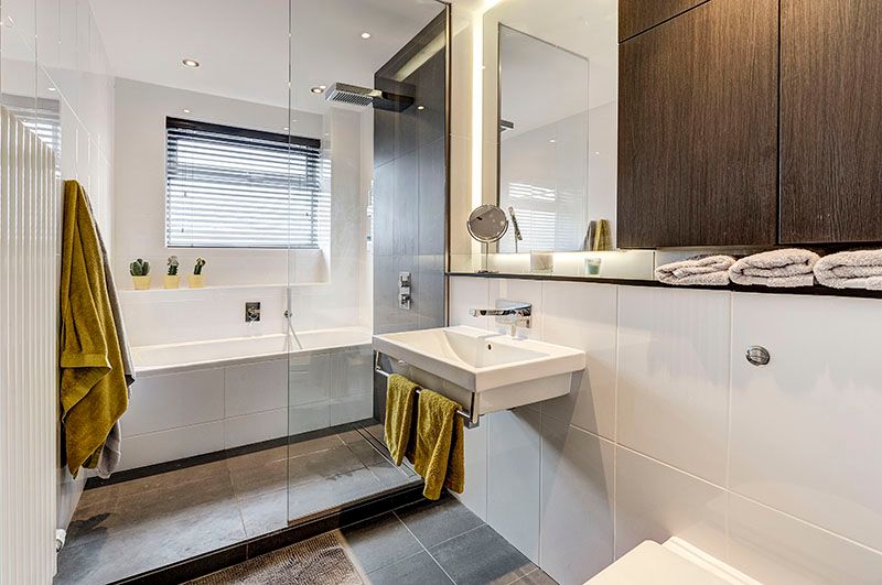 Property photo 1 of 6 Bathroom