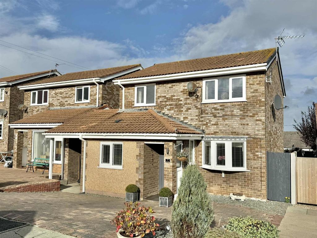 Property photo 1 of 21 Front Aspect.Jpg