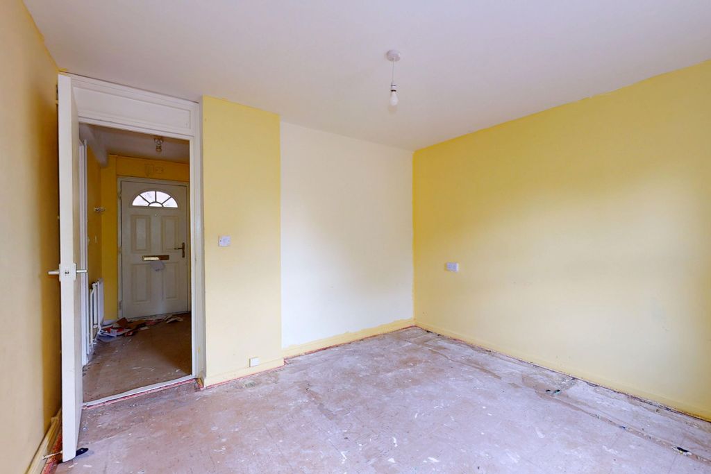 Property photo 3 of 23 12 Aspen Green, Erith, Da18 4Hy