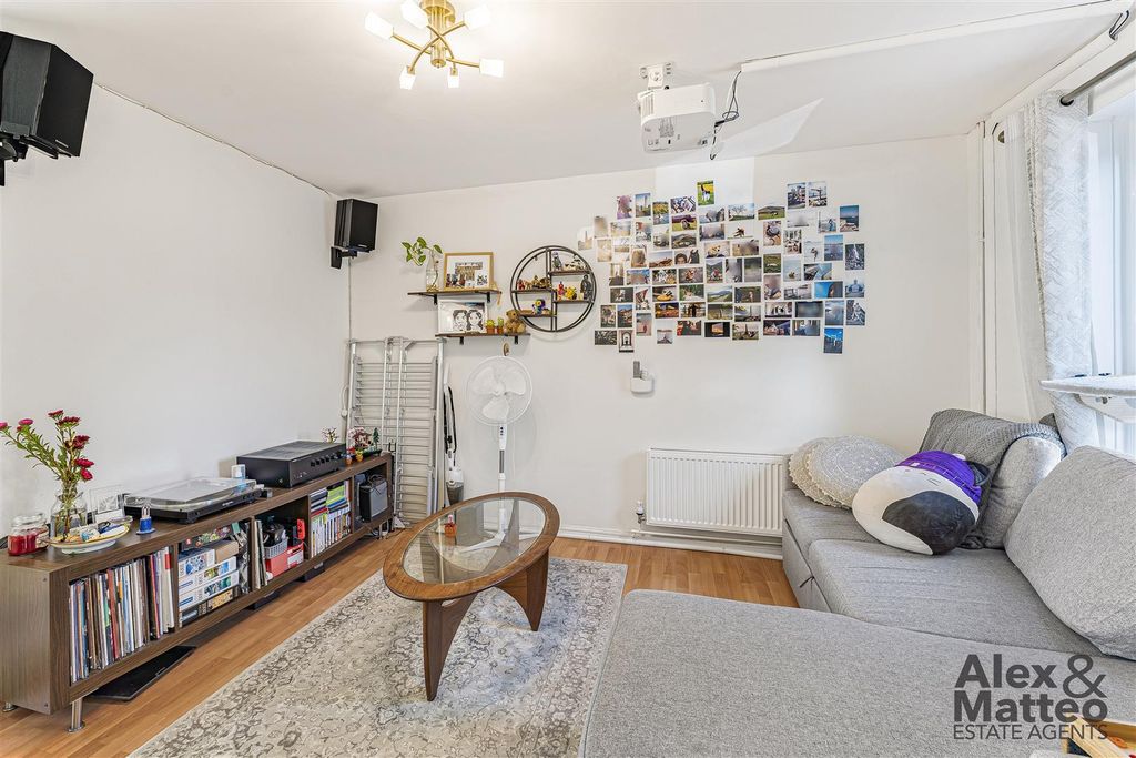 Property photo 3 of 15 Strathnairn Street