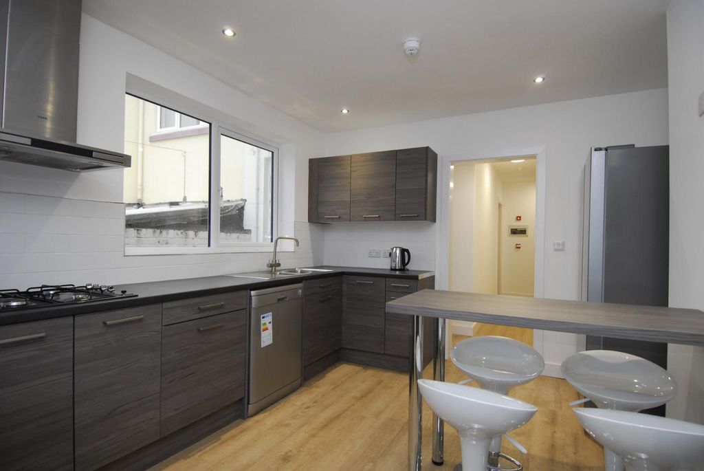 Property photo 3 of 8 79Abd143-Eb4B-4429-8E88-3B9A06c24c70.Jpg