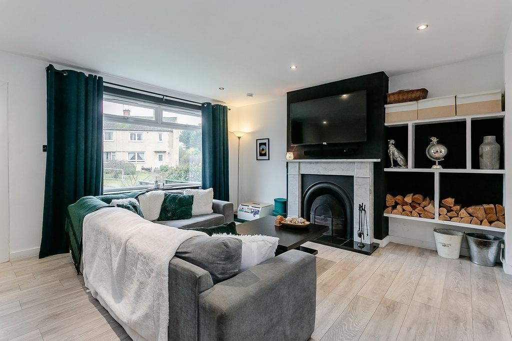 Property photo 2 of 25