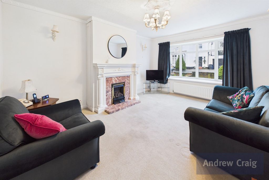 Property photo 3 of 12 Lounge