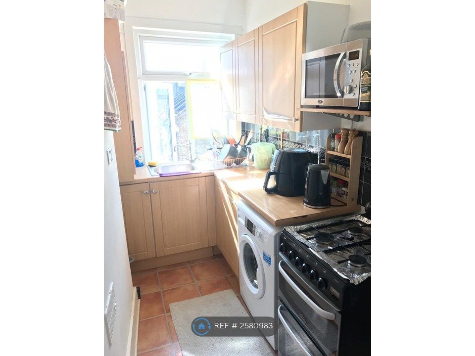 Property photo 1 of 8 Kitchen