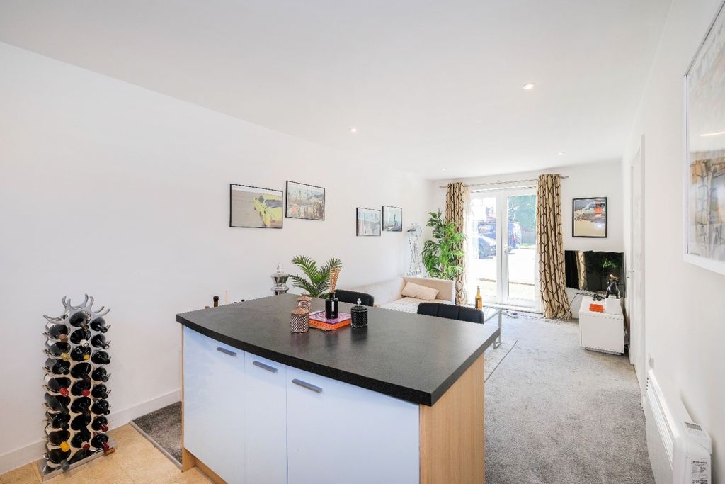 Property photo 3 of 14 5338674