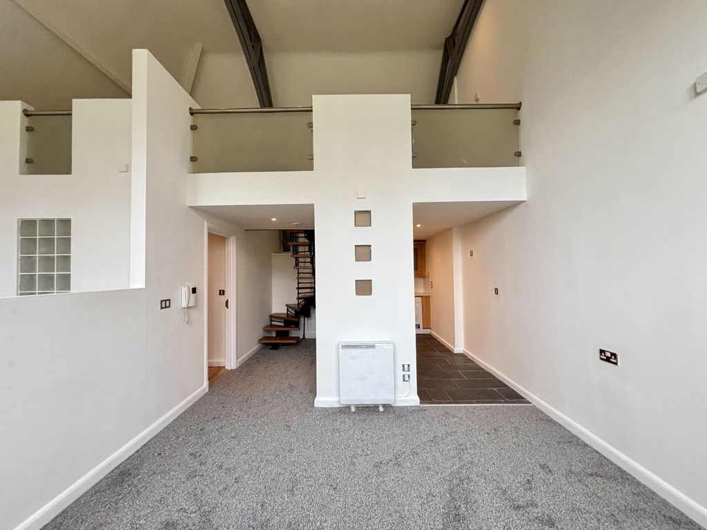 Property photo 1 of 16 Image00004