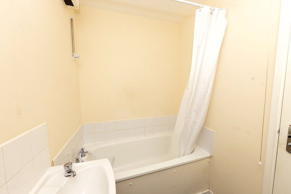 Property photo 3 of 8 Picture No. 10