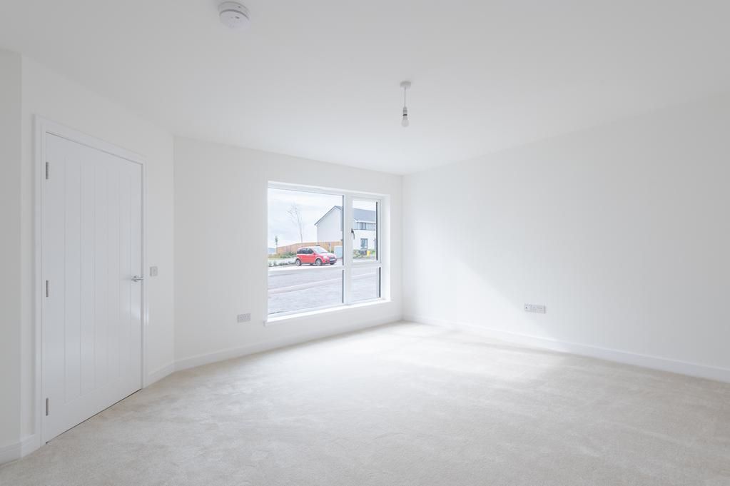 Property photo 3 of 23 Cup1506Pem Living Room Right.Jpg