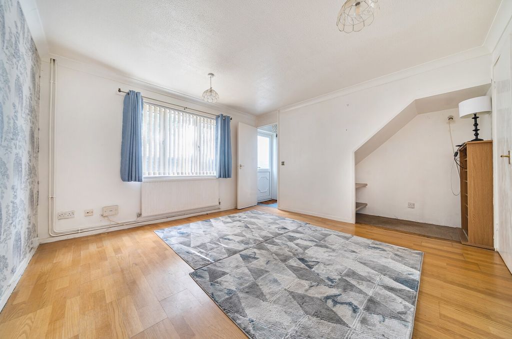 Property photo 2 of 12 1354064-10-68c04c...