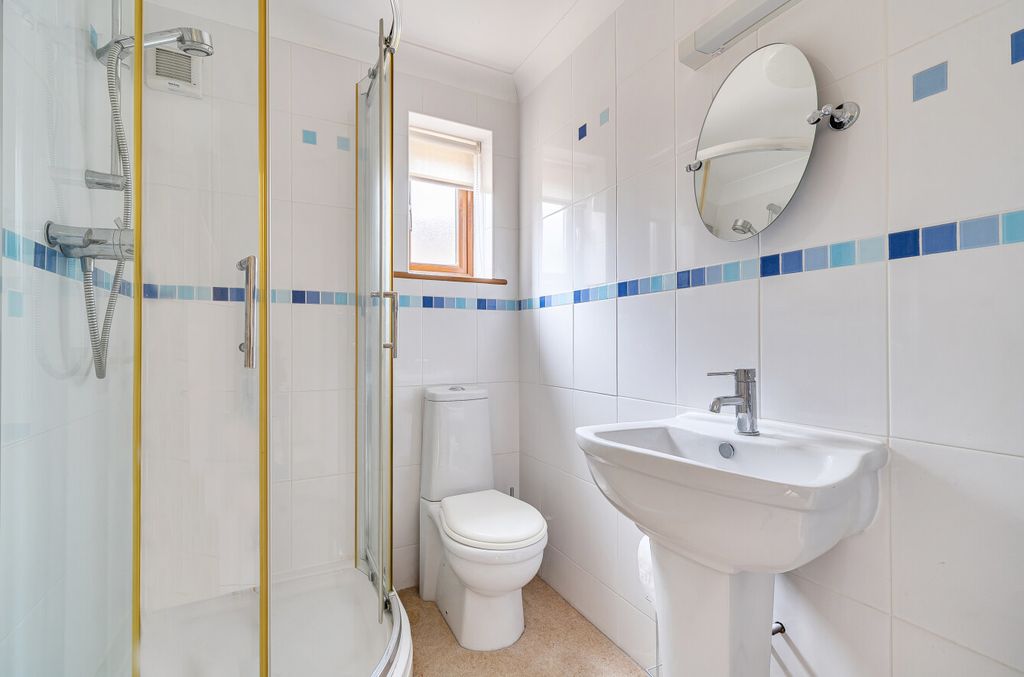 Property photo 3 of 11 1389101-13-694295...