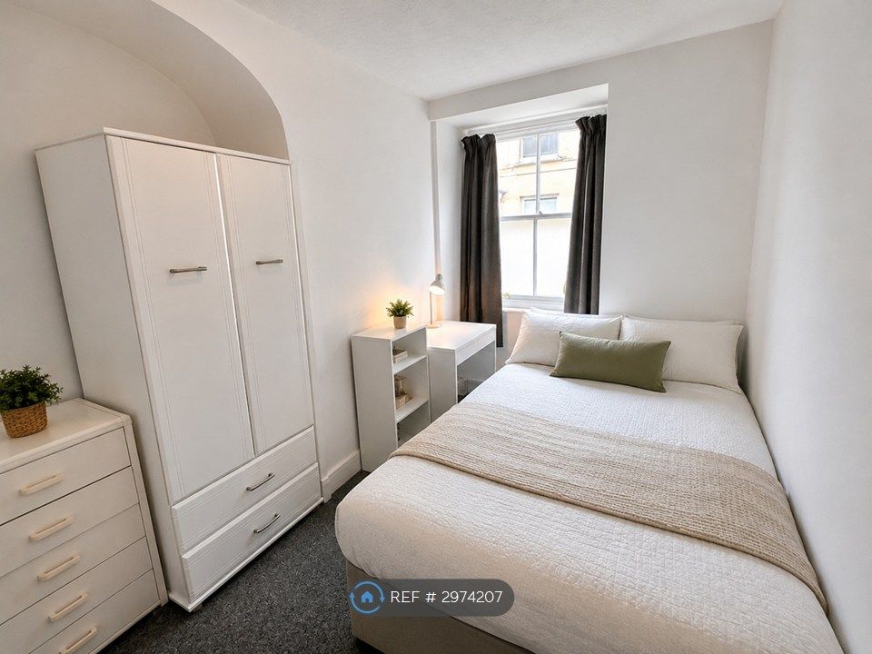 Property photo 2 of 10 Bedroom 1
