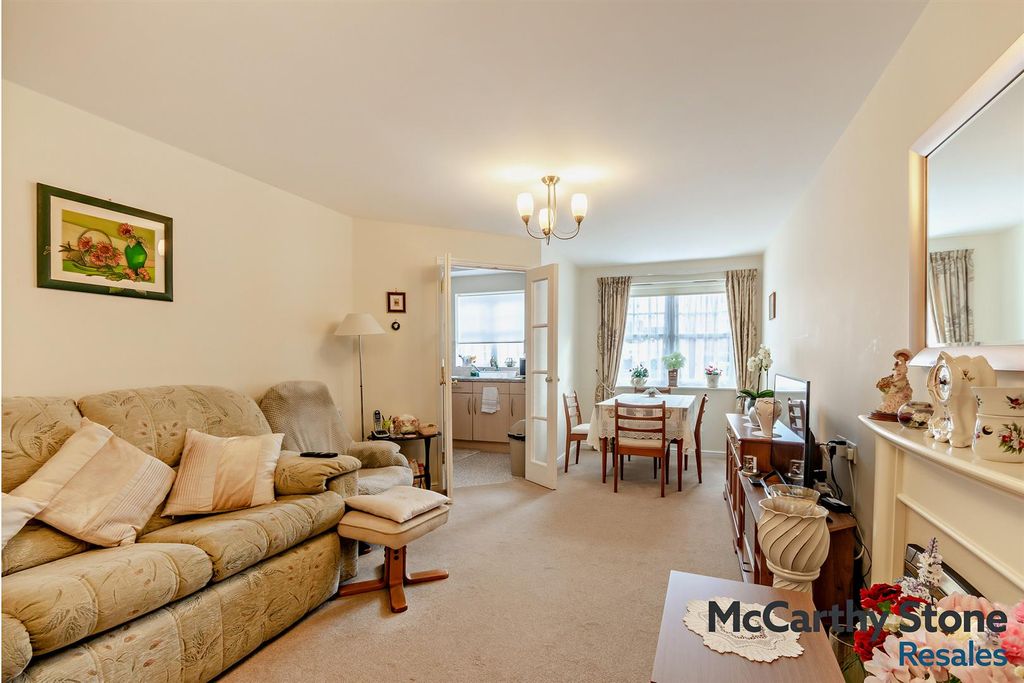 Property photo 1 of 21 8679888-Interior09-800.Jpg