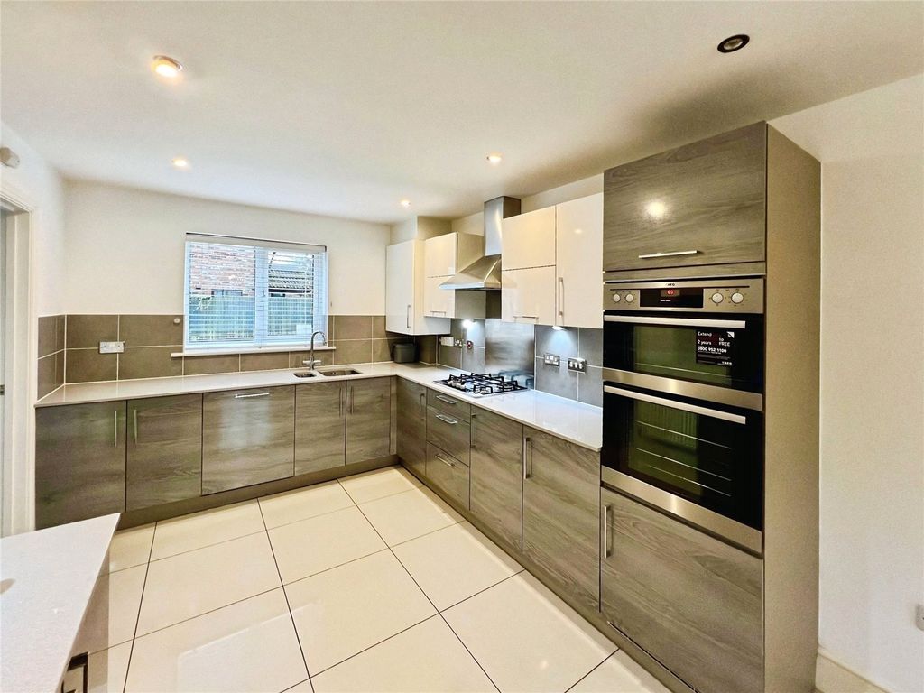 Property photo 2 of 9 Picture No. 14